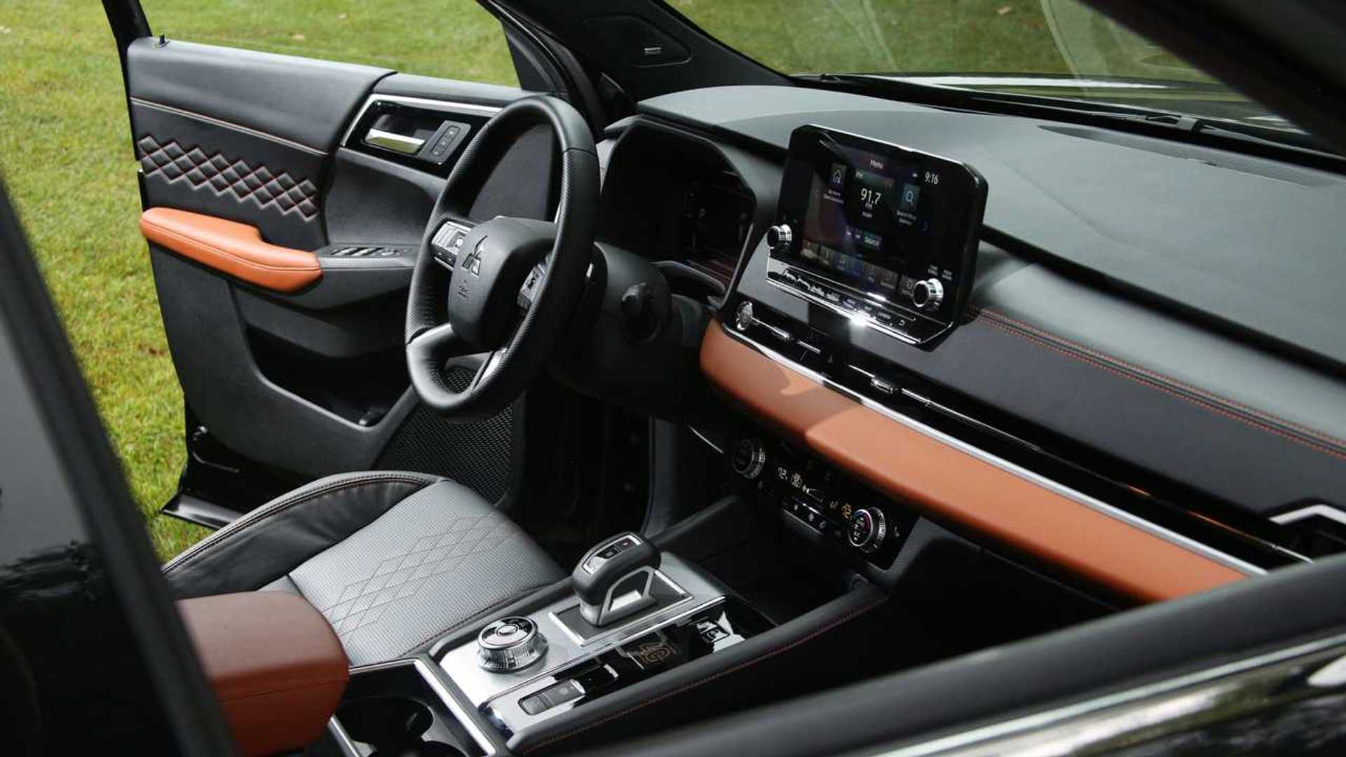 2023-mitsubishi-outlander-phev-interior-1.jpg