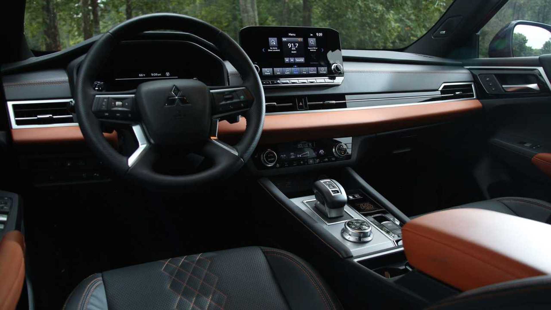 2023-mitsubishi-outlander-phev-interior-2-1.jpg